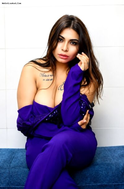 Desi Onlyfans Model Anam Khan Gagging on Cock Leaked Blowjob Video
