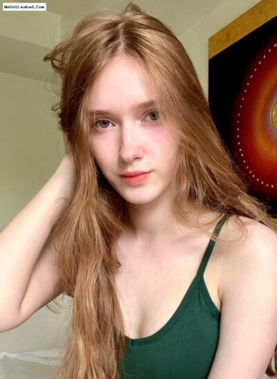 Cute Girlfriend Gives Intense Blowjob Before Her Tight Pussy Gets Fucked While She Moans Nude Onlyfans Video