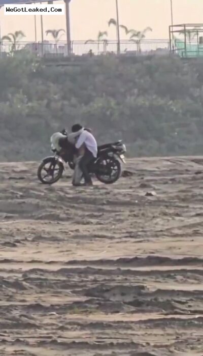 Indian Couple Caught Having Sex On The Road