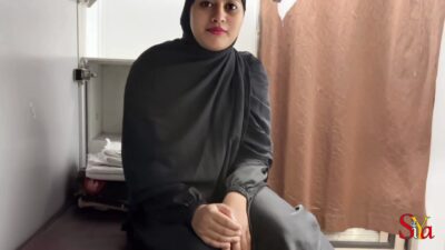 Indian Muslim Bhabhi Sex in Train, Clear Hindi Audio