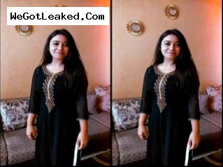 Indian Sexy Desi girl Showing Her Boobs
